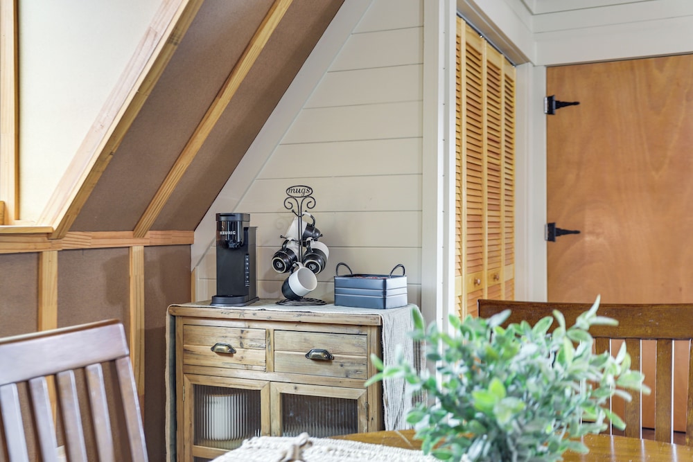 Lake Allatoona Area Studio w/ 2 Decks & Farm Views