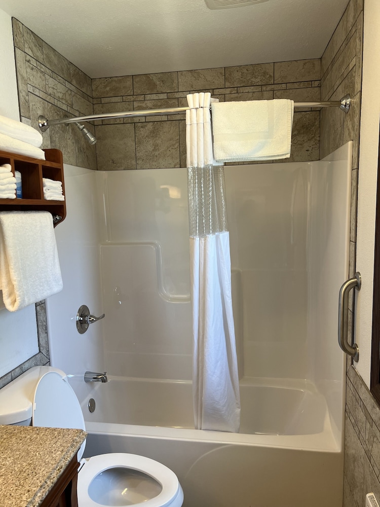 All Star Inn & Suites