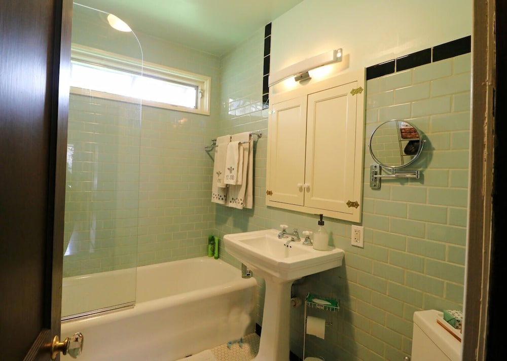 Bagatelle 3 Bedroom Home by Redawning view 2