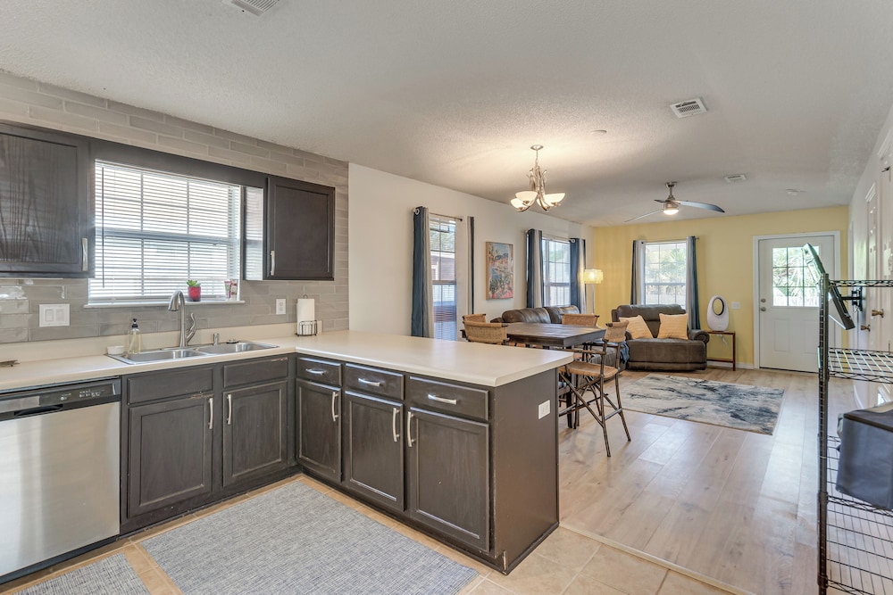 3 Mi to Beach: Quiet Gulf Breeze Gem Near Dtwn