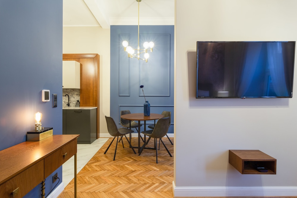 MR 3 Apartments