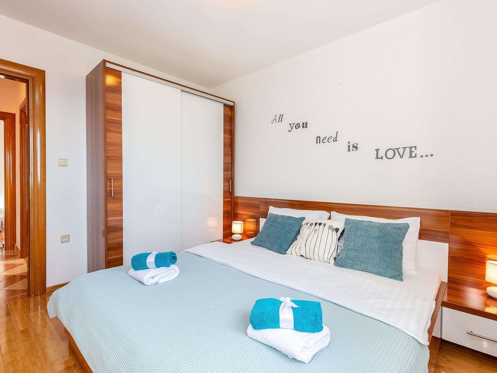 Lovely Apartment with Covered Terrace & Hot Tub view 2