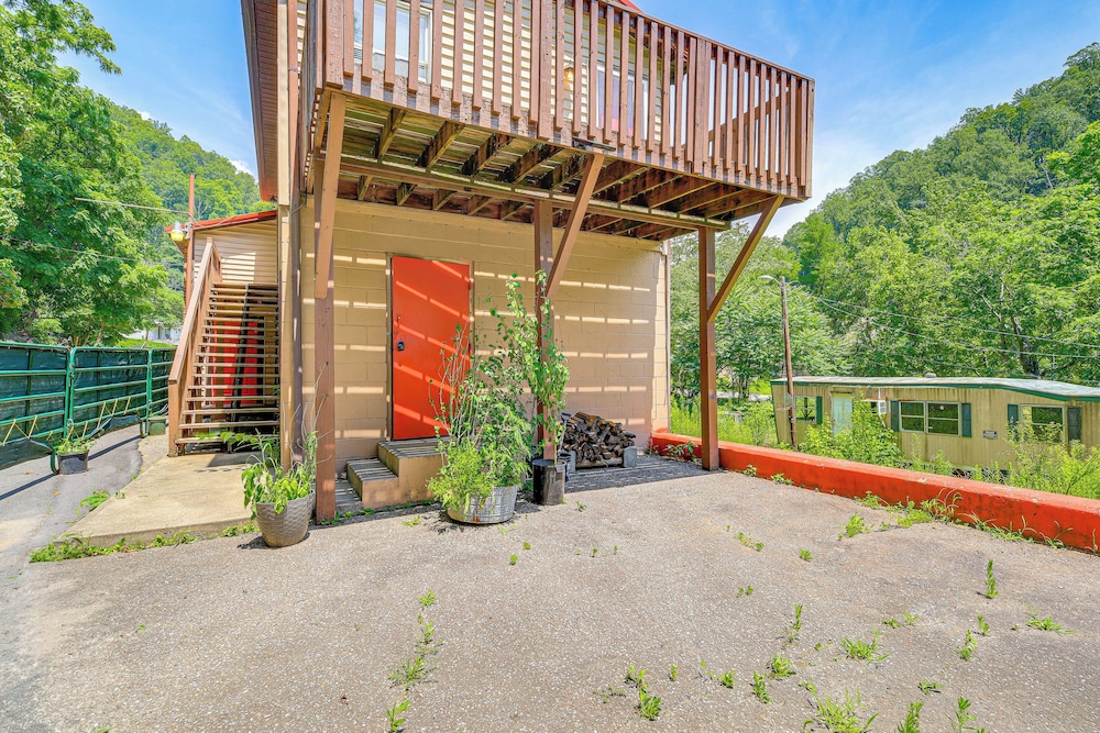 ATV Escape Near Hatfield-mccoy Trails in Matewan!