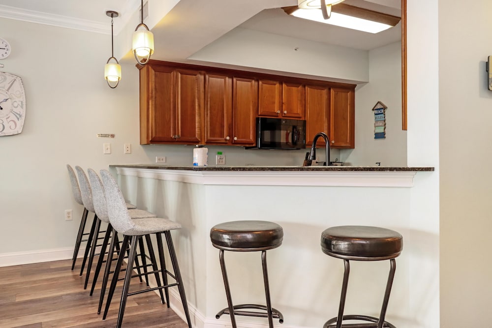 Paradise Shores 305