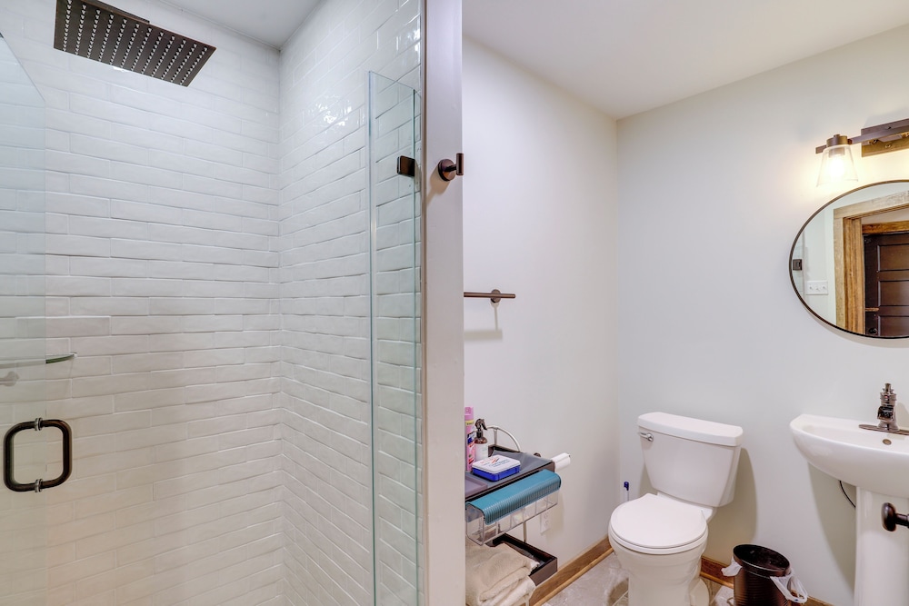 2 Blocks to AT: Mountain View Cabin Unit 2