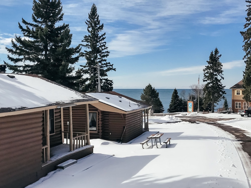 Cascade Lodge