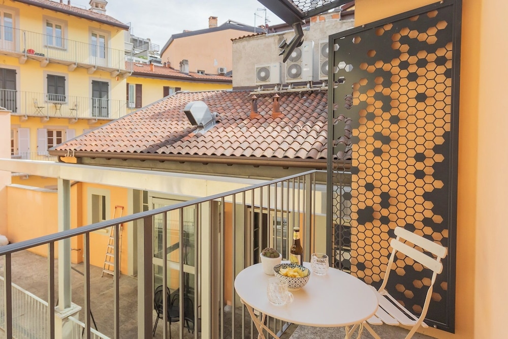 Muralto's Nest by Rent all Como