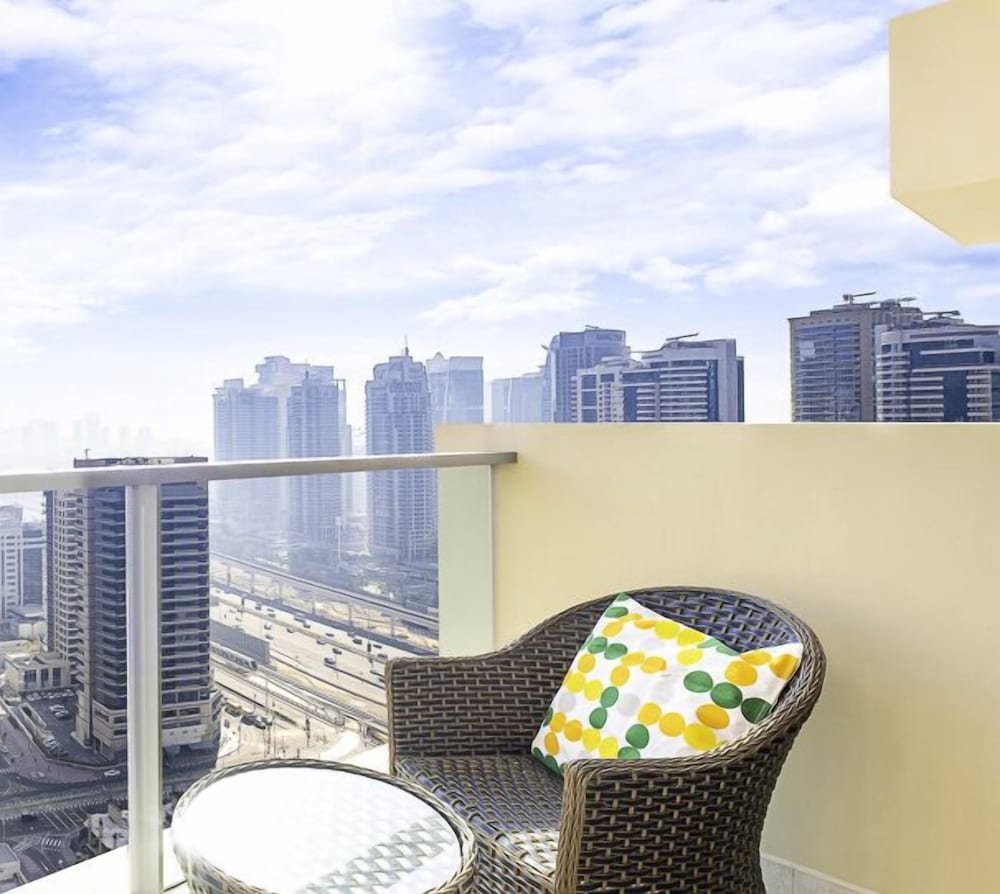LUX The JW Marina Suite 2