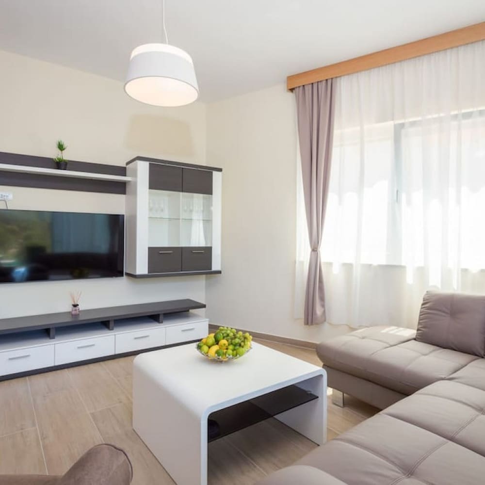 Villa Lavanda - Seaside Luxury Villa for 8 Guests