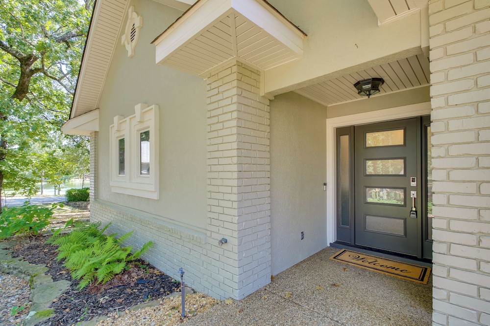 Golf Course View: Elegant Hot Springs Village Home