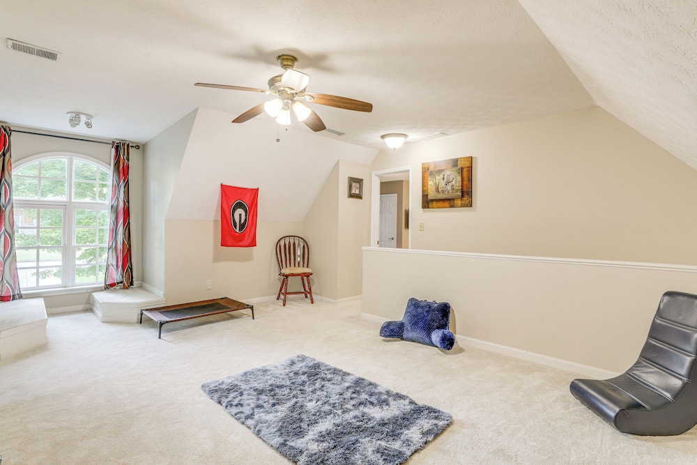 6 Mi to Stone Mountain Park: Home w/ Deck!