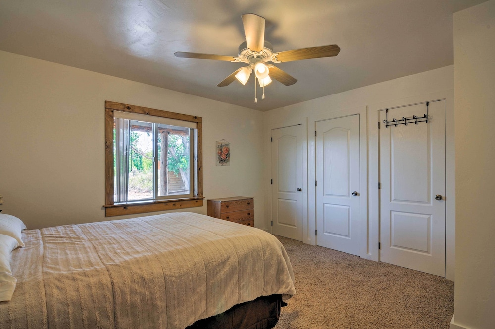 Cozy Henrieville Cabin: 18 Mi to Bryce Canyon NP! view 2
