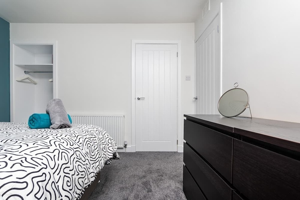 2bed House-free Parking