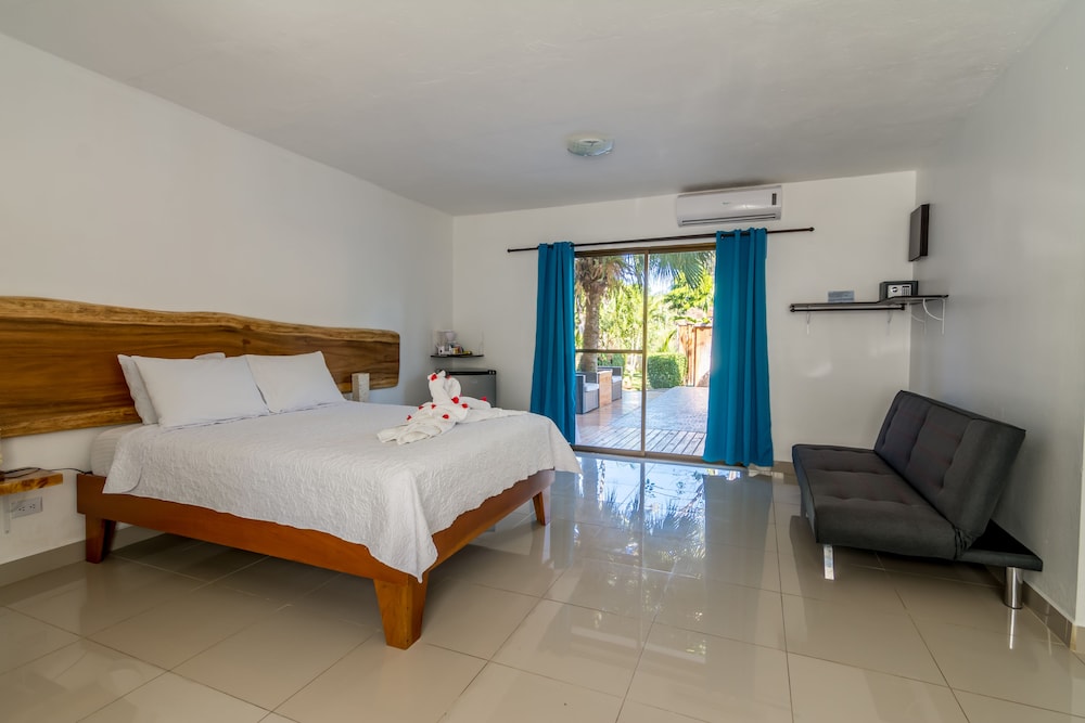 Club Ibiza - Party Hotel & Beach Club