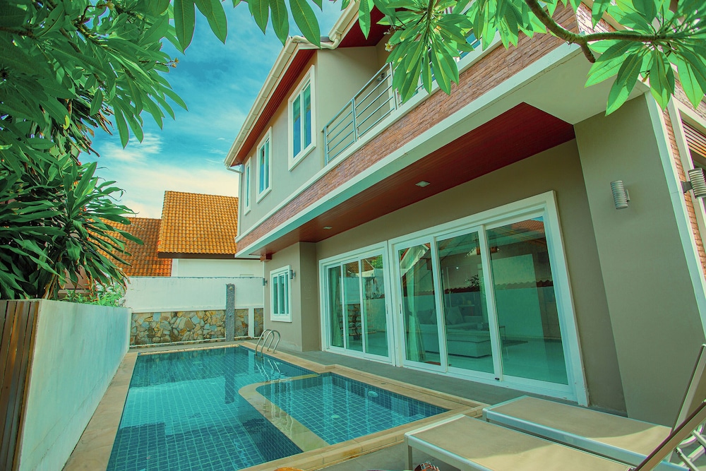 Nee Pool Villa view 5