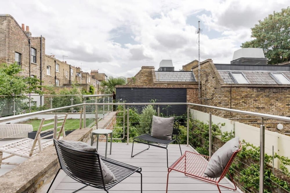Stylish Georgian Townhouse w Sun Terrace Garden