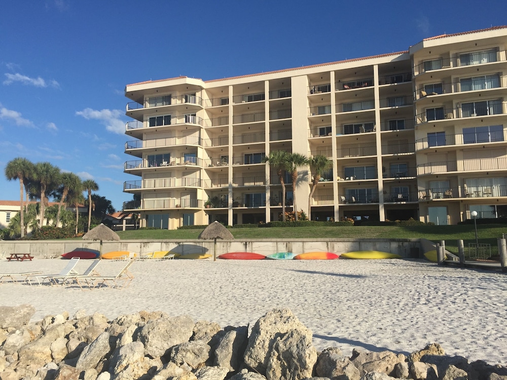 Gulf-view Condo With Resort-style Amenities 2 Bedroom Condo