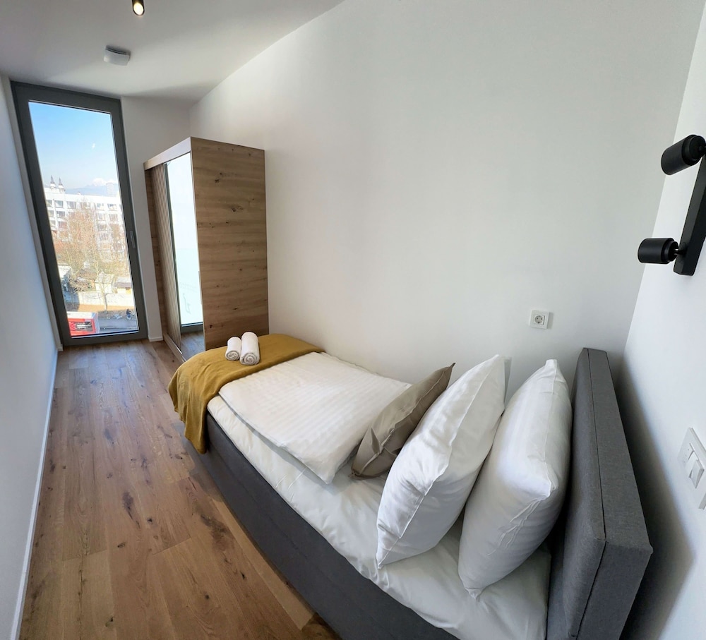 Garden Residence - Premium Downtown Apartment
