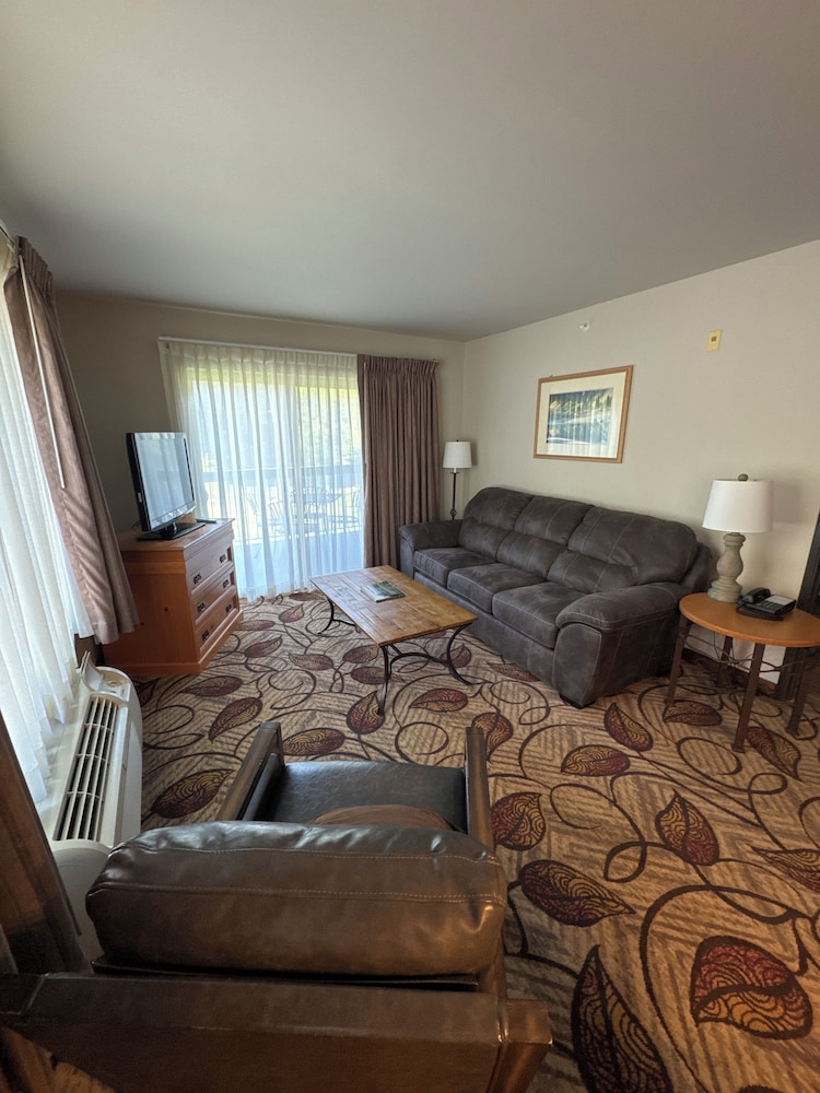 Salmon Rapids Lodge