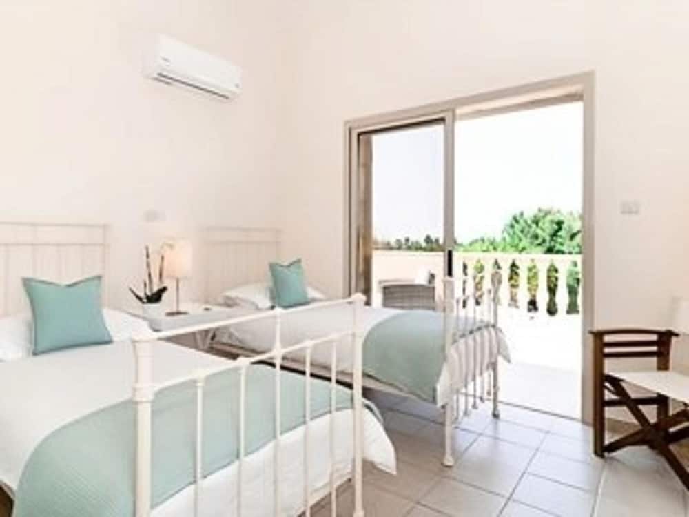 Sunset Villa Retreat in Agios Georgios