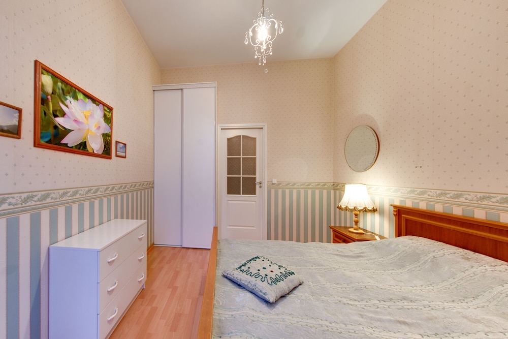 Apartment on Italyanskaya 33 view 5