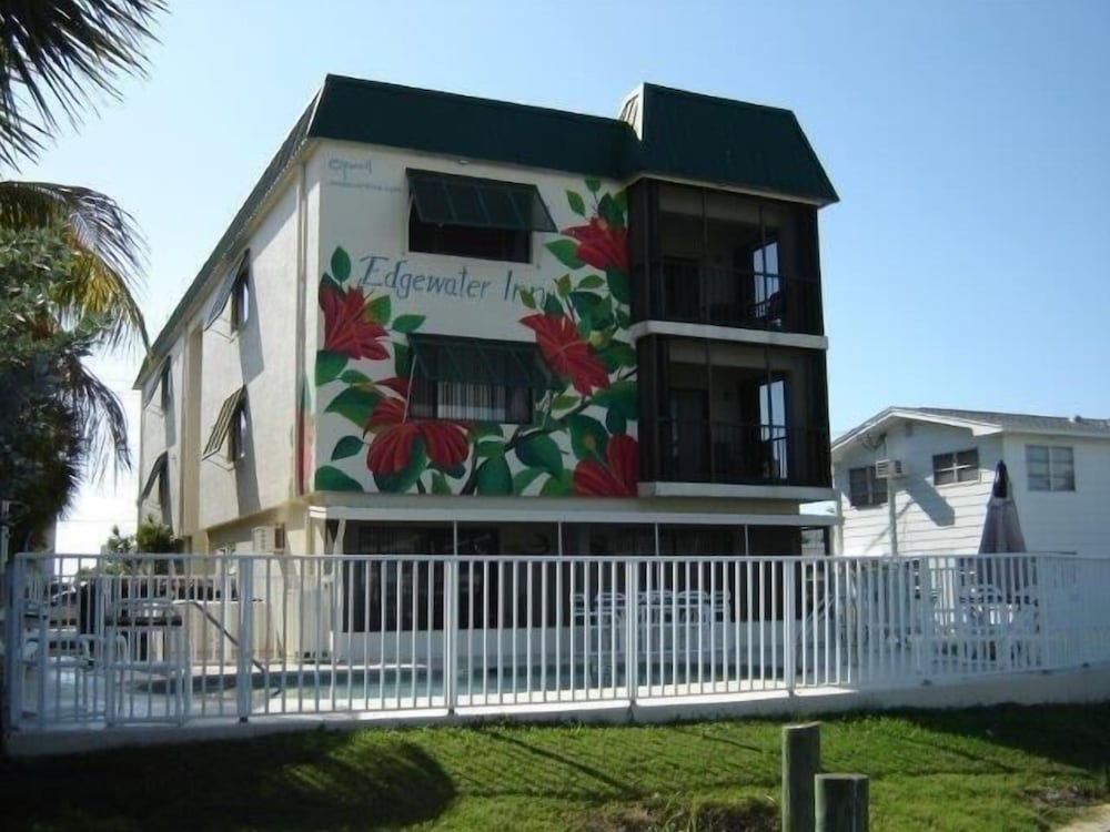 Hotel Edgewater Inn - Image 1
