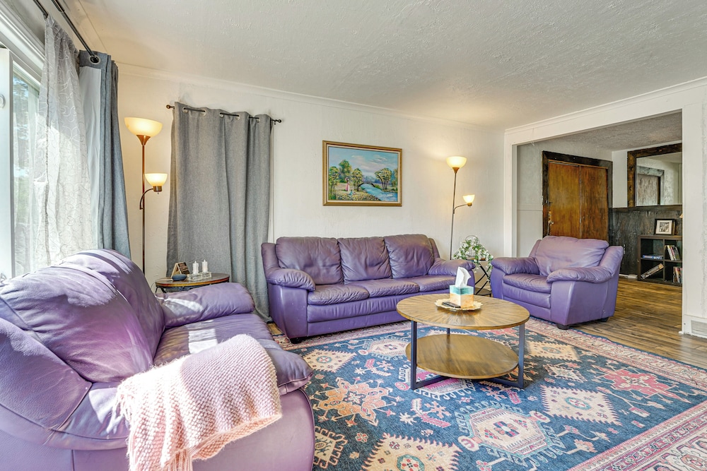 Private Pool & Yard: Pet-friendly Home in Toledo