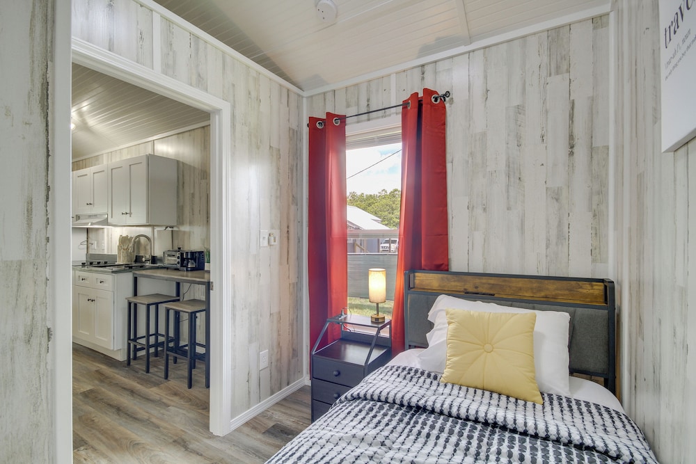 Pet-friendly Picayune Tiny Home ~ 4 Mi to Downtown view 4