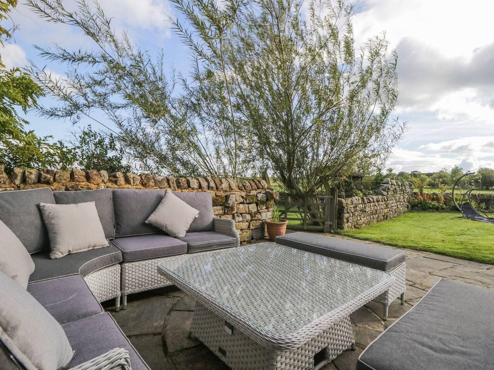 Meagill Farmhouse, hot Tub, bbq hut view 2