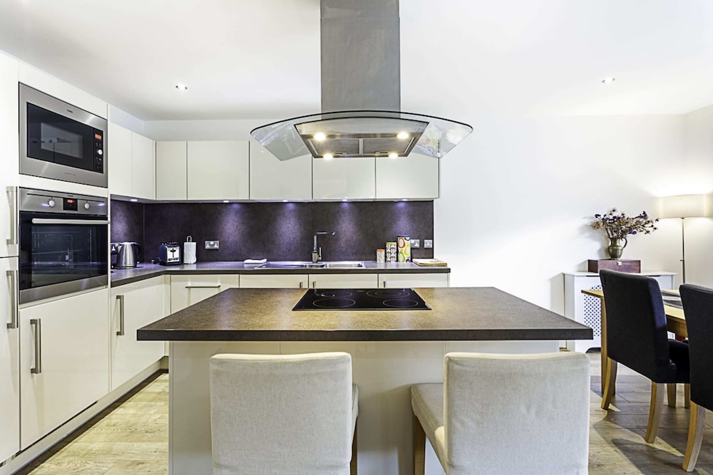 Beautiful Open Plan Garden Flat
