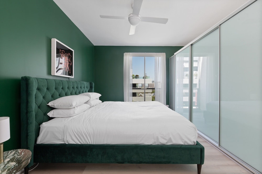 Bright Stay in Sydney With Harbour Bridge Views