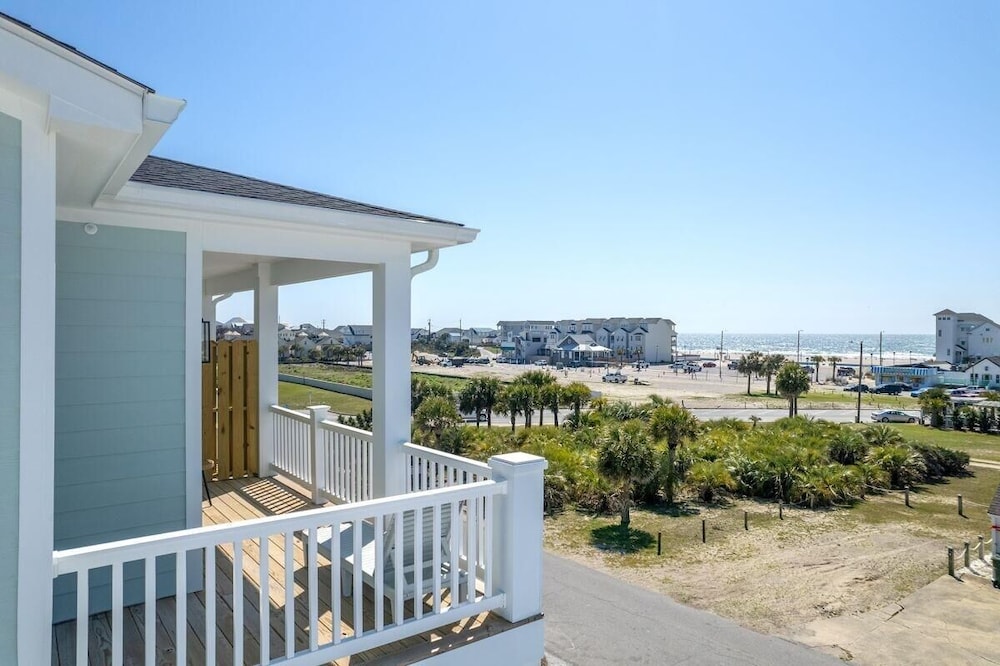 Salty Dalty & Three Buoys 3 Bedroom Townhouse