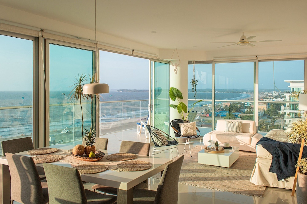 Condominio frente al mar  Morros Epic.