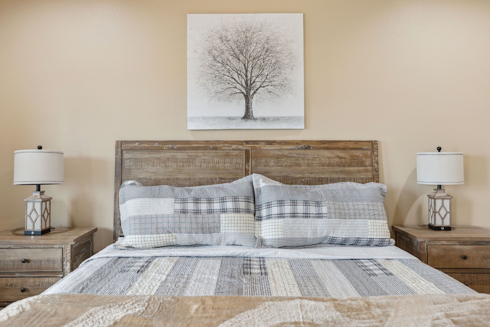 Robeson Hood Lodge 4 Bedroom Home