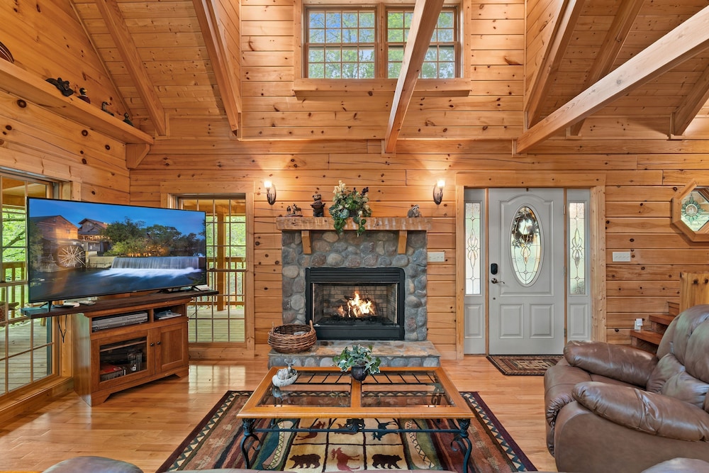 Elk Rapids On Cosby Creek 3 Bedroom Cabin
