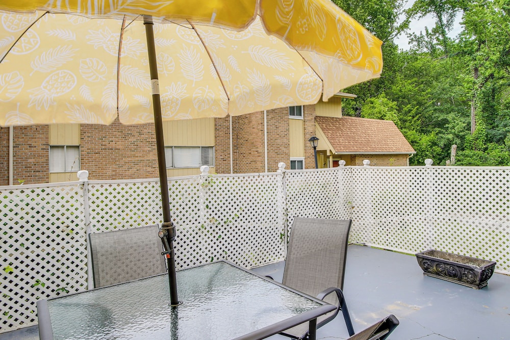 2 Mi to SC State & Claflin: Townhome w/ Patio!
