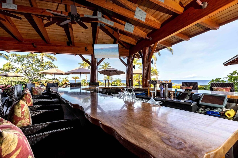 Halii Kai Oceanfront KBM Resorts 2 Units, 4 Bedrooms Ml-2567