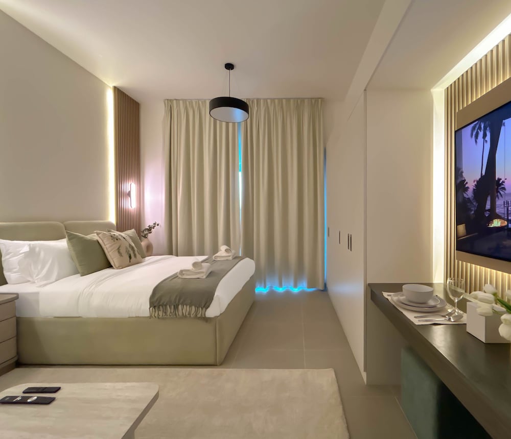 Urban Escape Studio Pool, Gym & Stylish Living