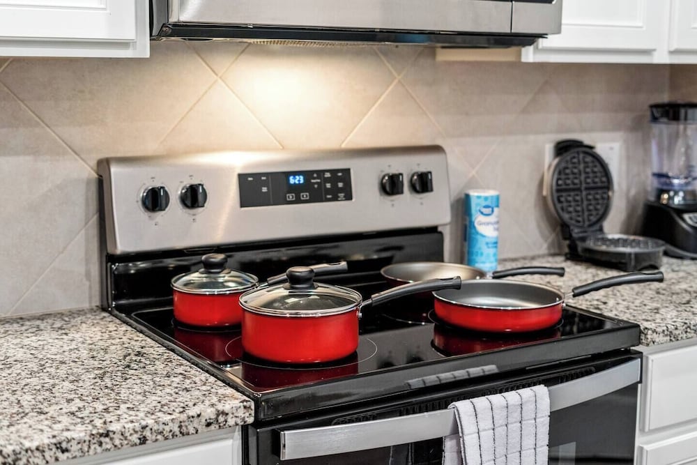 Sleeps 12 Private BRs Wifi Kitchen