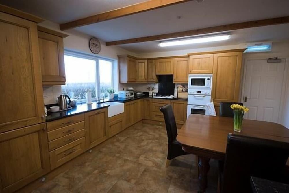 Pembroke Vacations - Lovesgrove Country Guest House - Property Image 7