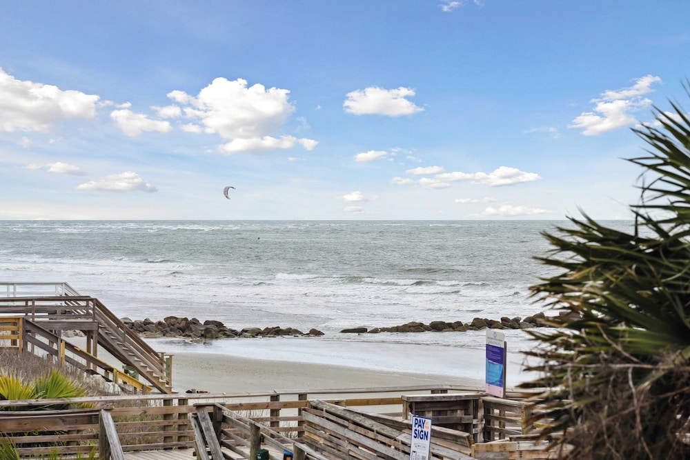 Oceanfront w/ Pool, Panoramic Deck Views, 5bdr Folly Ocean Breeze by Avantstay