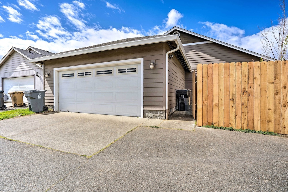 Grants Pass Home: 1 Mi to Downtown & Rogue River! view 4