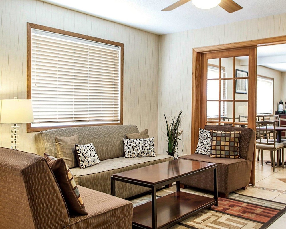 Quality Inn & Suites Davenport near I-80 view 2