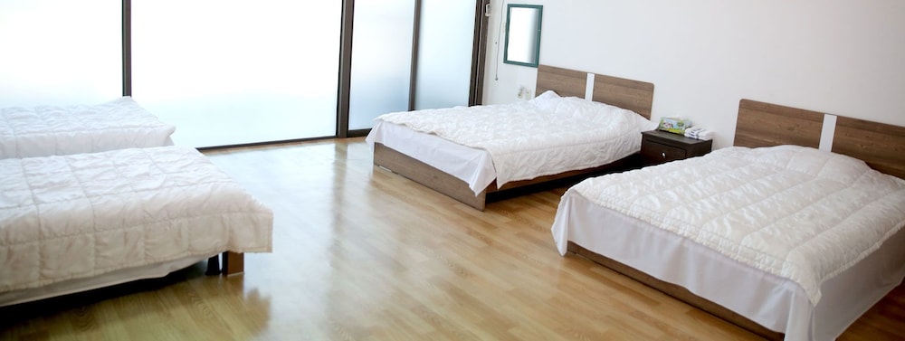 Geomunoreum Hostel
