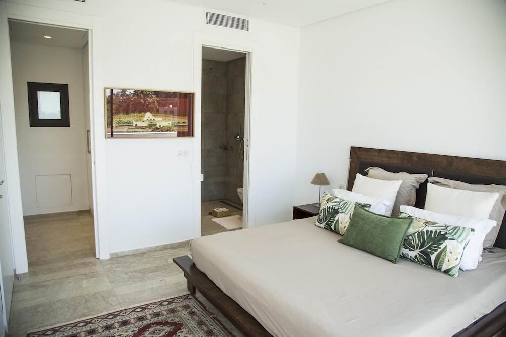 Villa Bonheur Villa Exceptionnelle la Soukra view 5