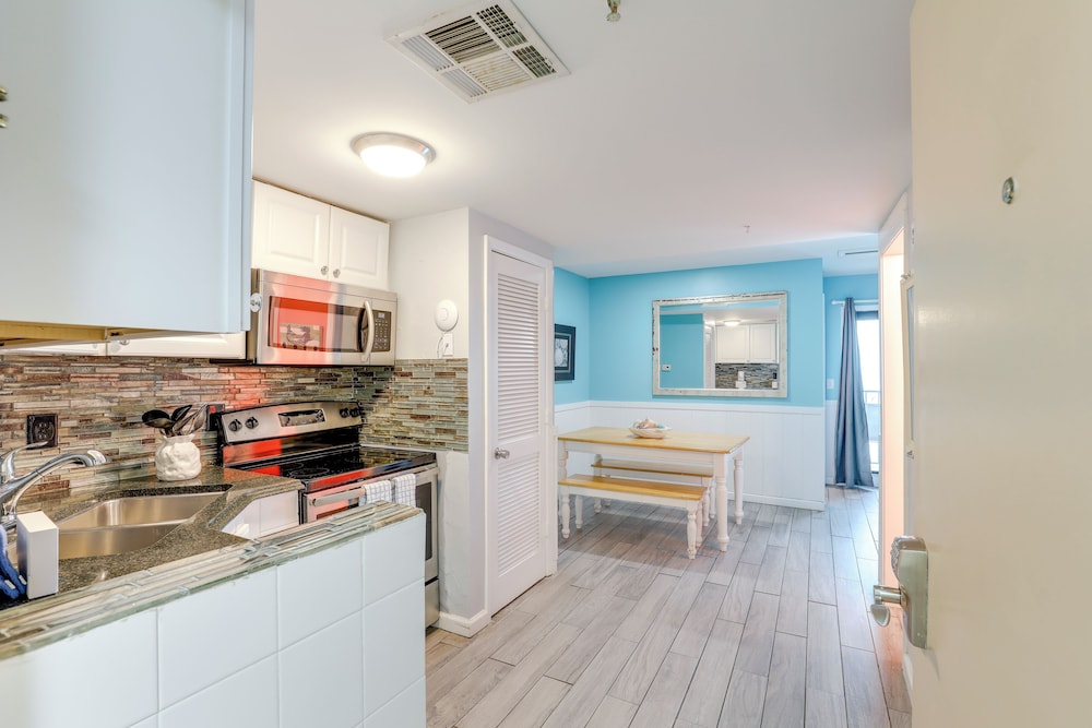 6th-floor Oceanfront Myrtle Beach Condo w/ Balcony