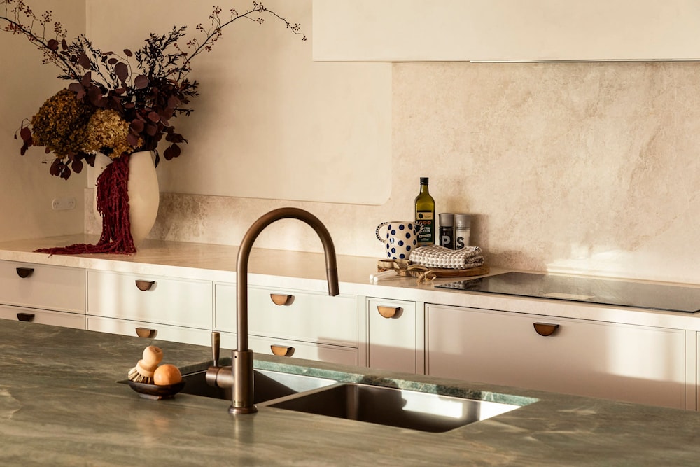 Blanc de Noir Luxe Grandeur Heated Pool and Spa - Image 2