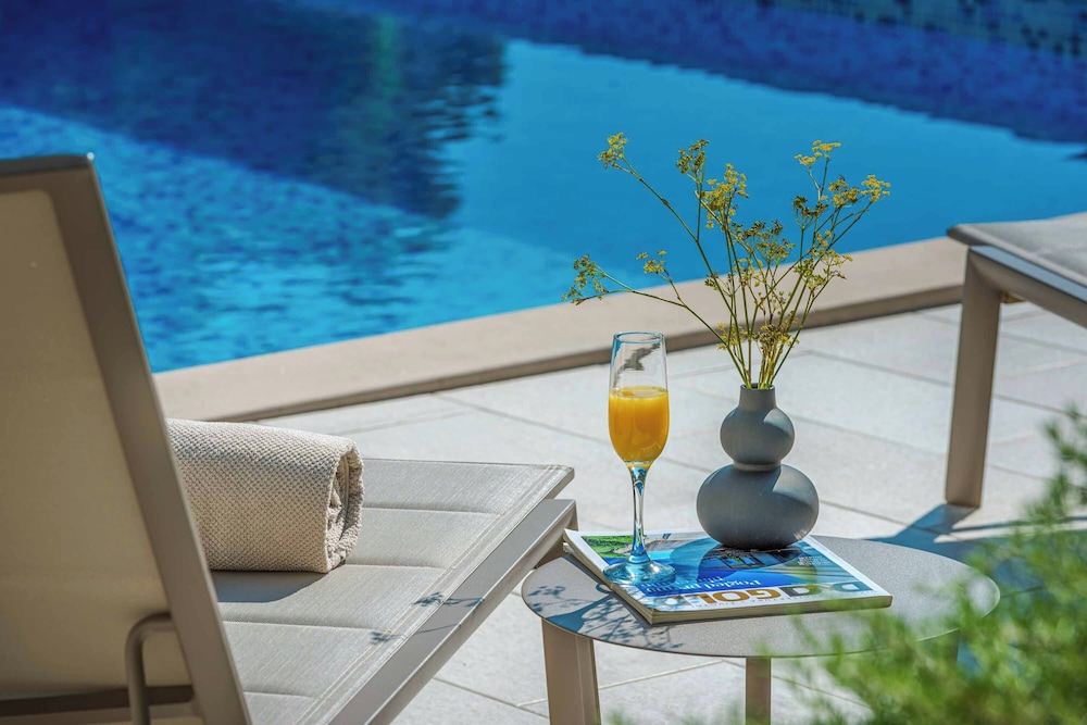 Relaxed Shore