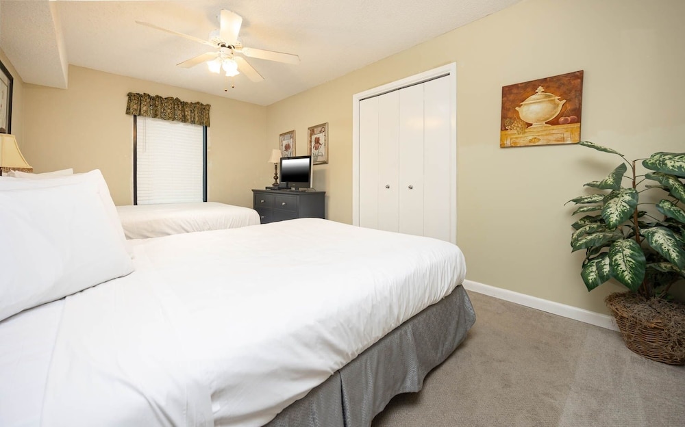 Phoenix Iv 4045 3 Bedroom Condo