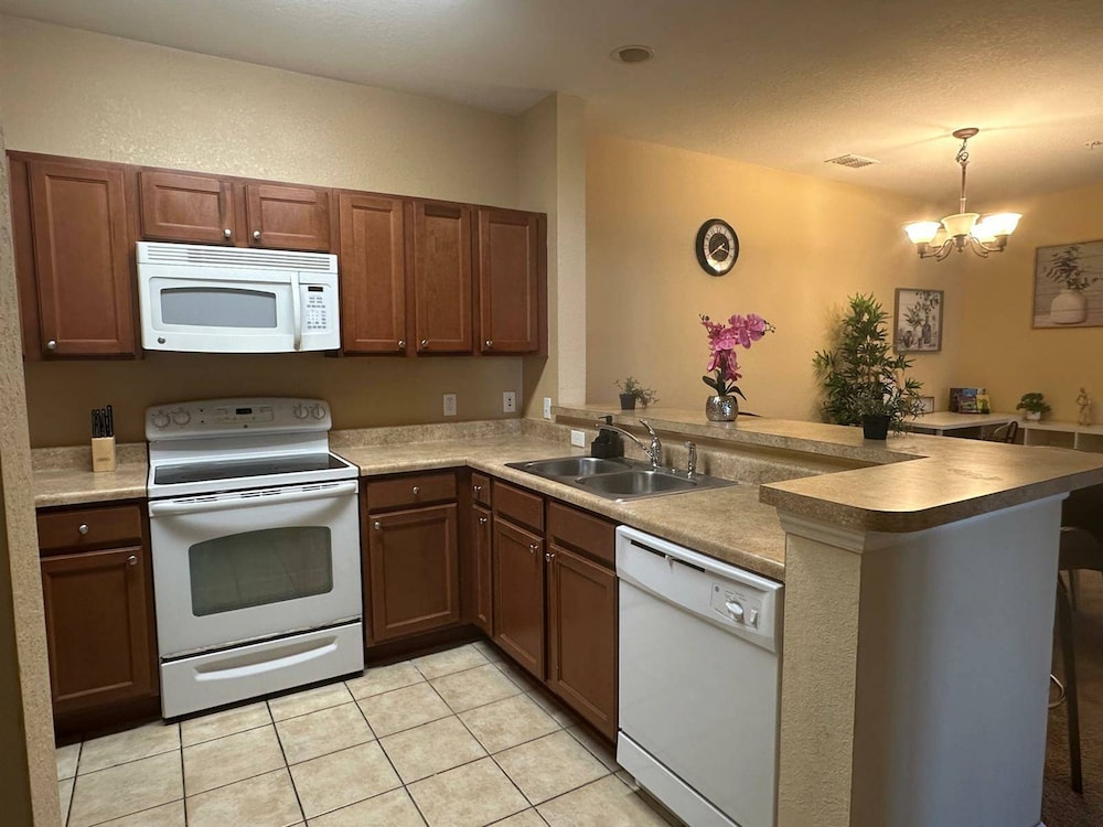 Cozy Condo Just a few Minutes From Disney